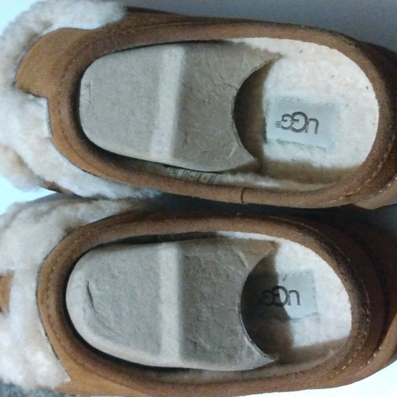 UGG Women's Shoes Brand New!! - Picture 2 of 4